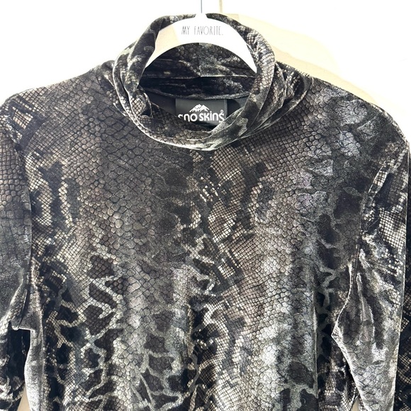 Sno Skins metallic snake print stretch velvet turtleneck - Picture 2 of 9